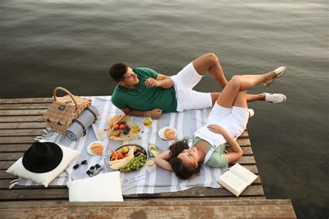 80 Picnic Date Ideas: Cute Places and Romantic Activities